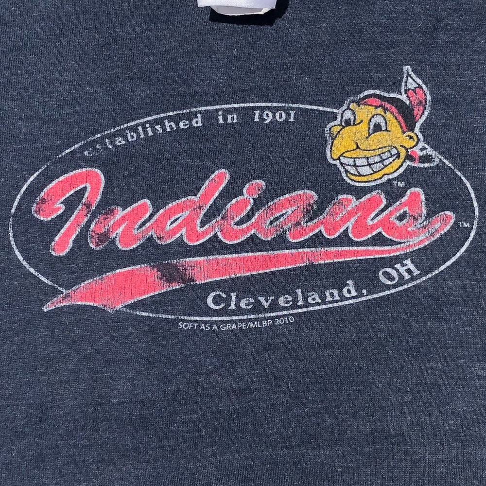 🛑CLEARANCE‼️ Vintage MLB Cleveland Indians Distressed Soft as a Grape shirt